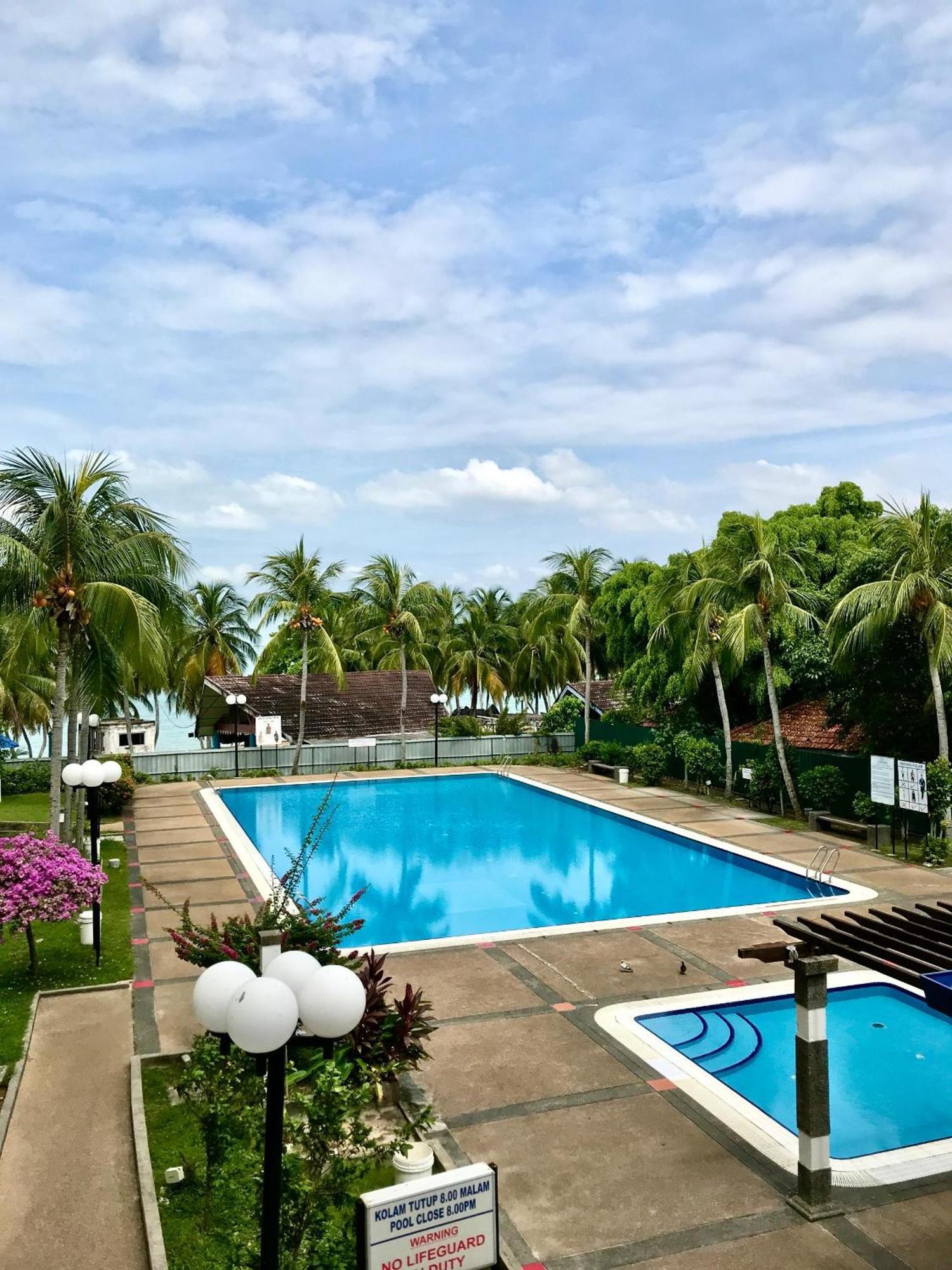 Newly Renovated Comfy Beachfront View At Seri Bulan Port Dickson Eksteriør bilde